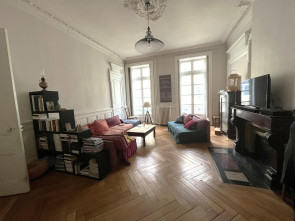 Appartement en Vente à St-etienne / 5 pièces 194m2